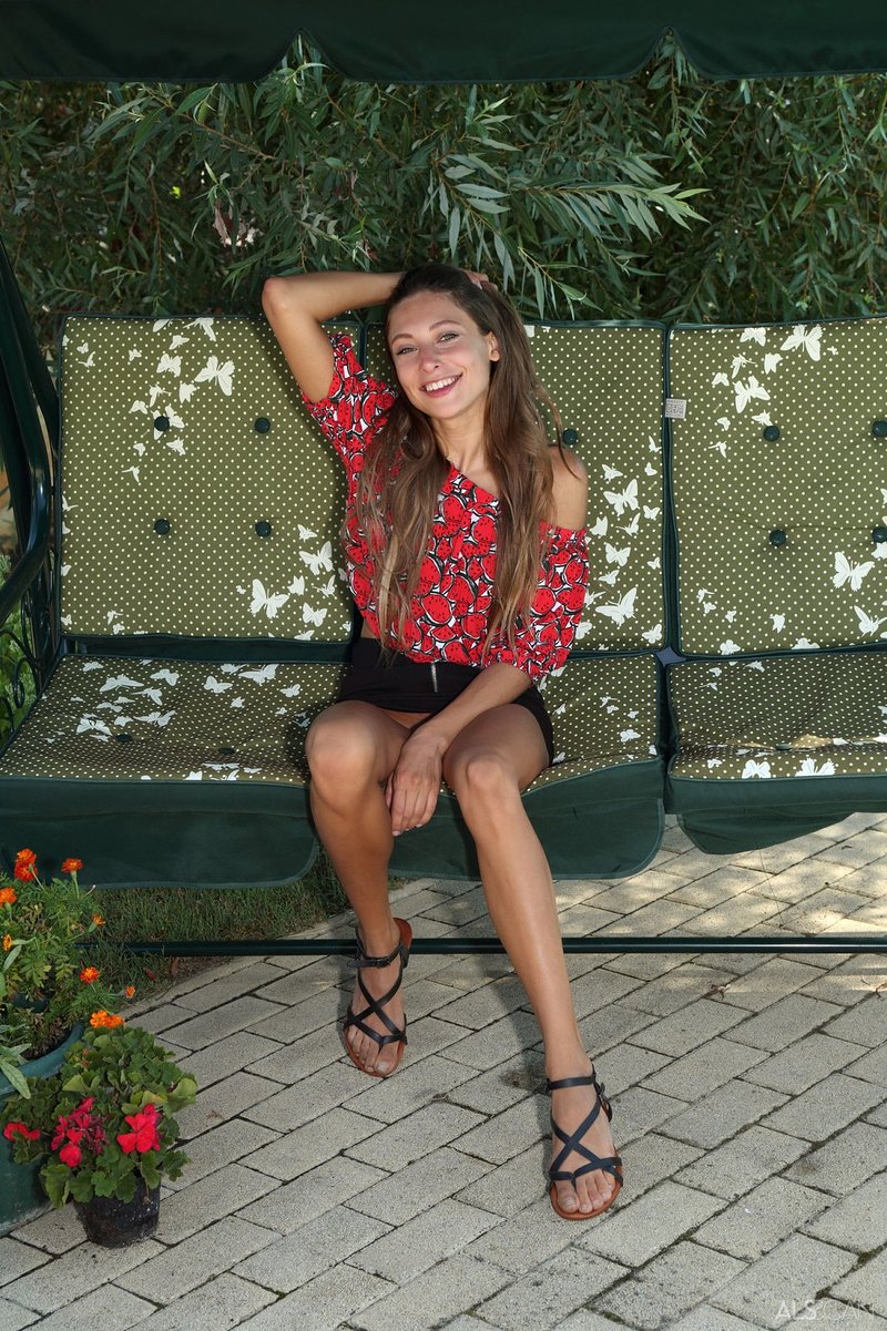 Юлиана, 25